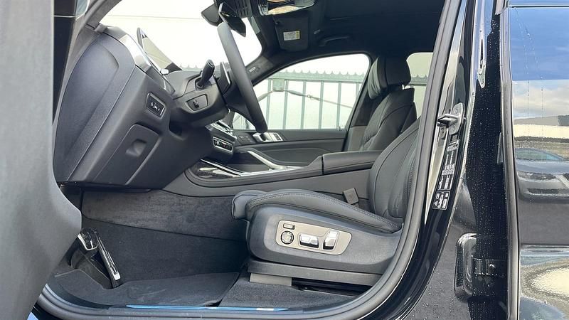 Neu BMW X7 Efficient Dynamics 340 PS (250 kW) 2025 Saphirschwarz metallic SUV