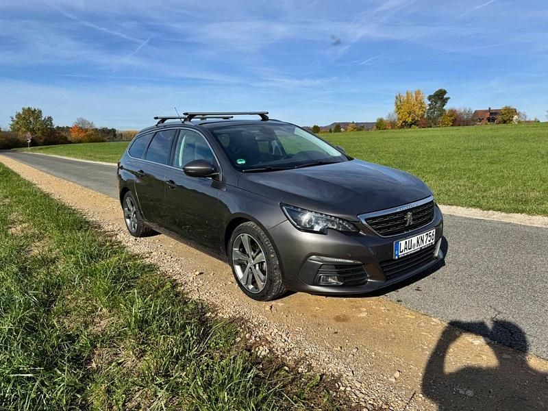 Grau Gebraucht 2019 Peugeot 308 SW Kombi | 12.900 € - Bild 1/4