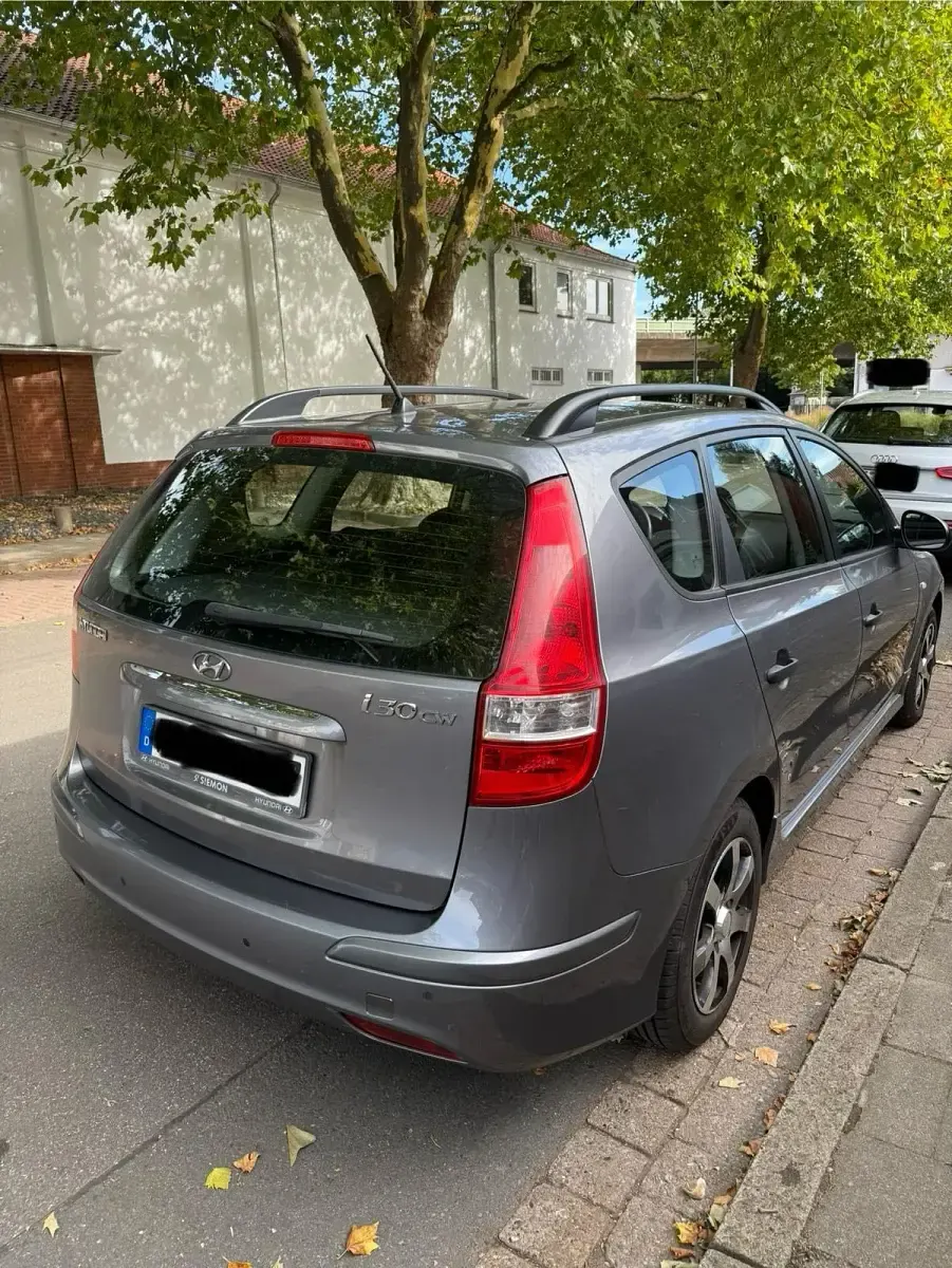 Gebraucht Hyundai i30 109 PS (80 kW) 2012 Grau Kombi