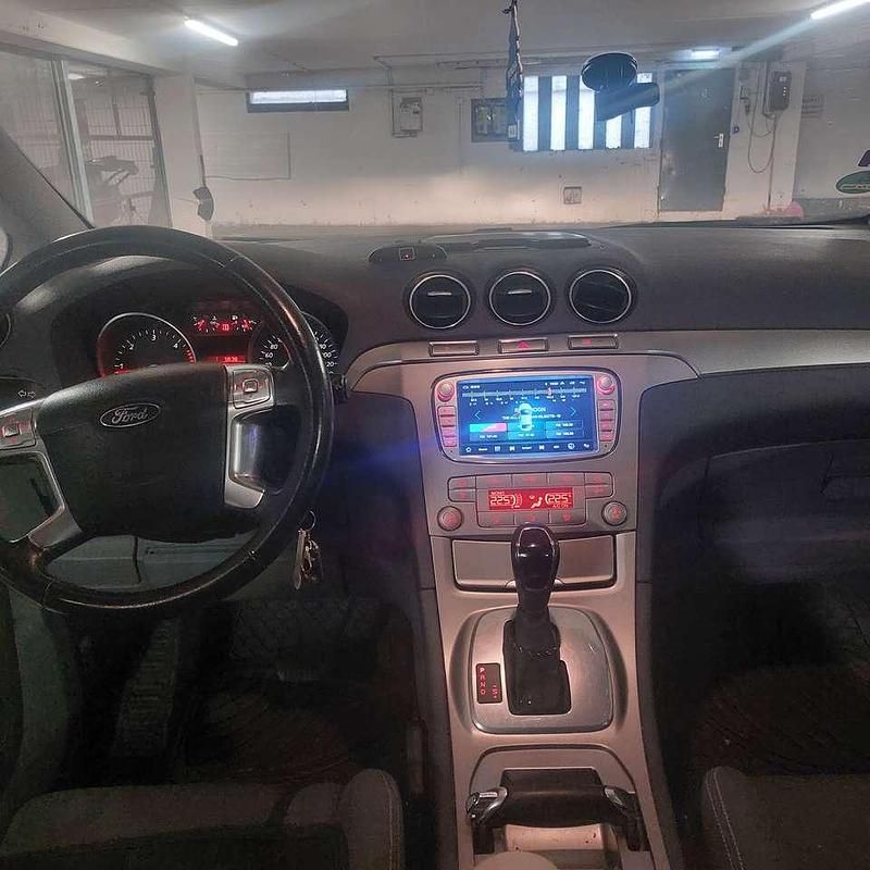 Gebraucht Ford S-MAX Trend 140 PS (102 kW) 2010 Grau Van / Kleinbus