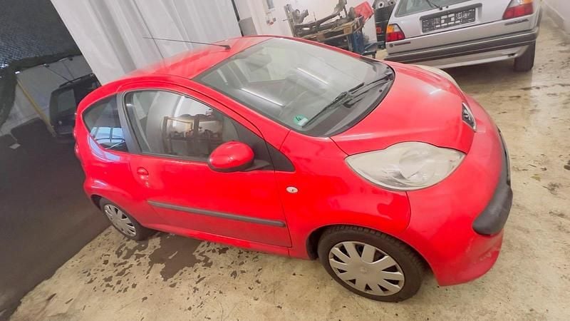 Gebraucht Peugeot 107 68 PS (50 kW) 2011 Rot Kleinwagen