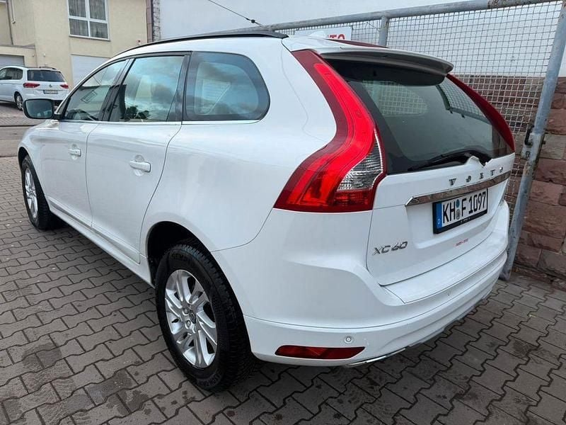 Gebraucht Volvo XC60 Momentum 190 PS (139 kW) 2016 Weiß SUV