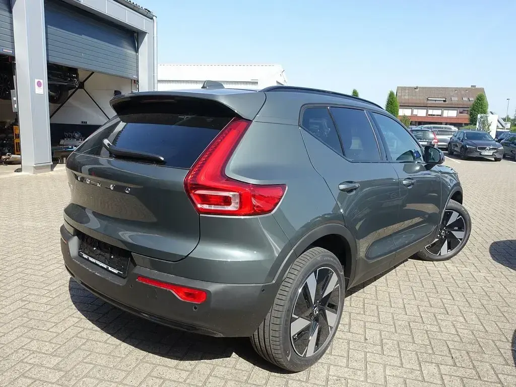 Neu Volvo EX40 Plus 185 kW (252 PS) 2026 SUV