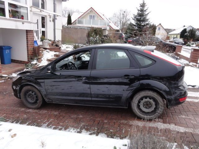 Gebraucht Ford Focus 101 PS (74 kW) 2011 Schwarz Limousine
