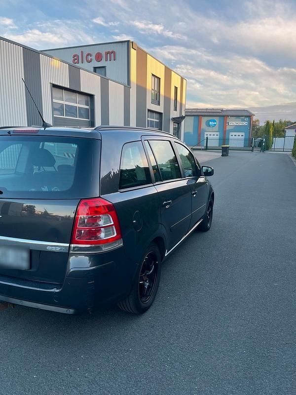 Gebraucht Opel Zafira 122 PS (89 kW) 2013 Van / Kleinbus