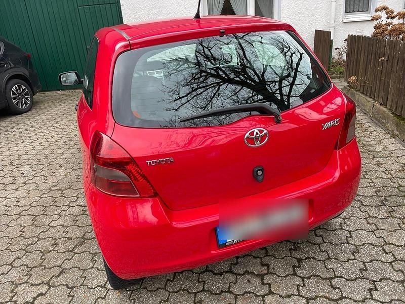 Gebraucht Toyota Yaris 69 PS (50 kW) 2007 Rot Kleinwagen