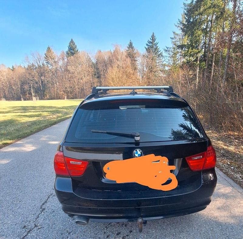 Gebraucht BMW 320 184 PS (135 kW) 2011 Schwarz Kombi