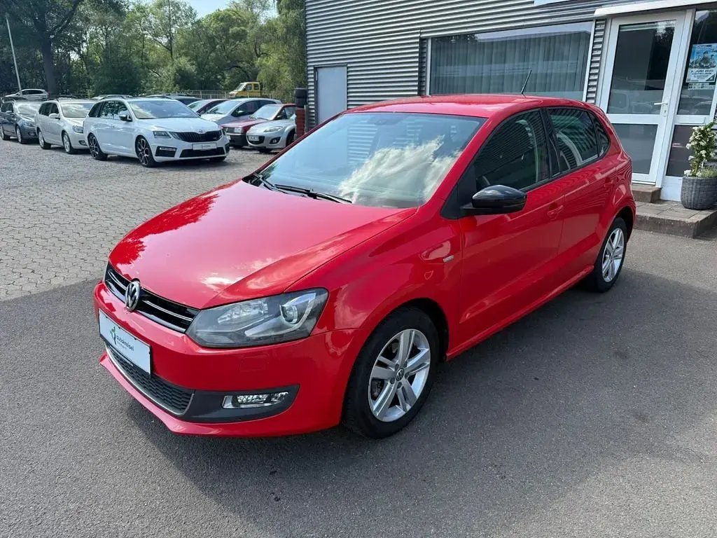 Käytetty VW Polo Match 90 HP (66 kW) 2012 Punainen Viistoperä