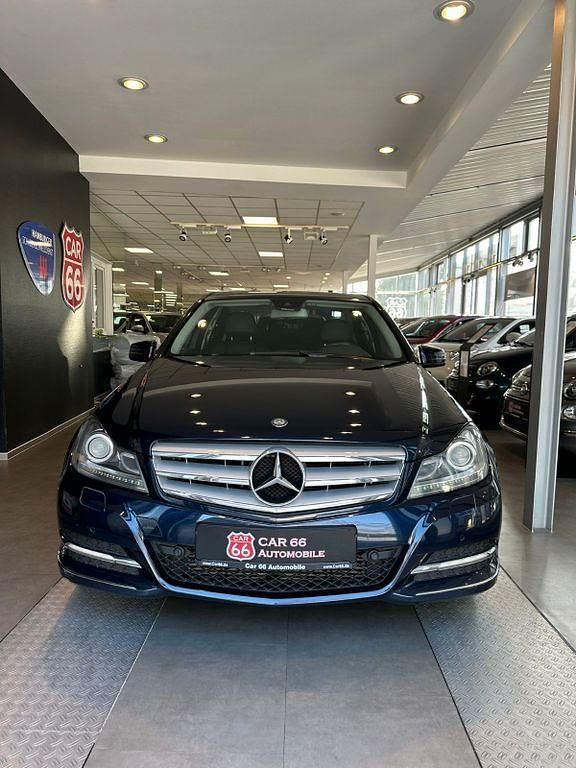 Gebraucht Mercedes C250 204 PS (150 kW) 2012 Blau Limousine
