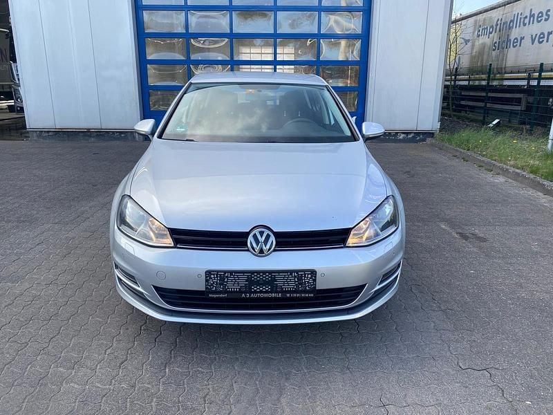 Gebraucht VW Golf VII Trendline 110 PS (80 kW) 2015 Silber Limousine