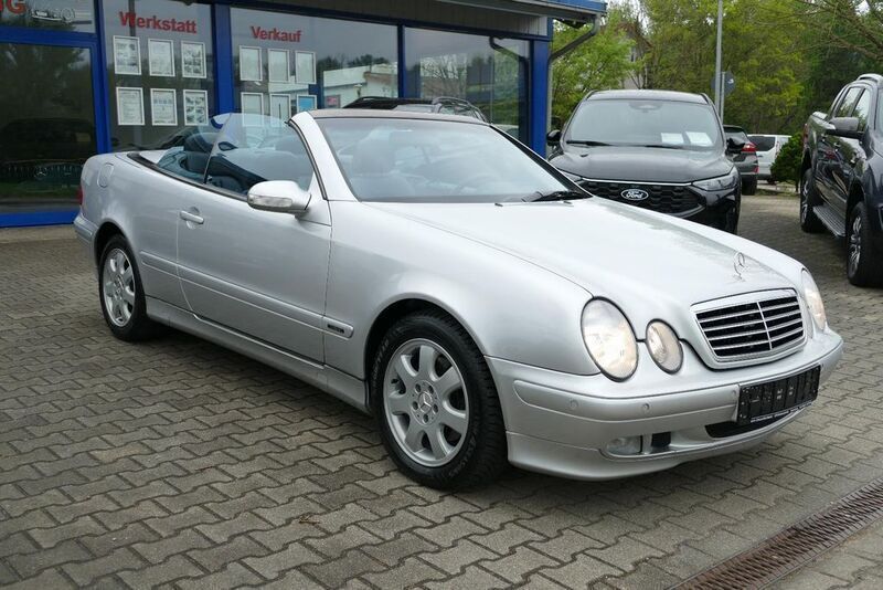 Silber Gebraucht 2002 Mercedes CLK200 Cabrio | 14.990 € - Bild 1/4