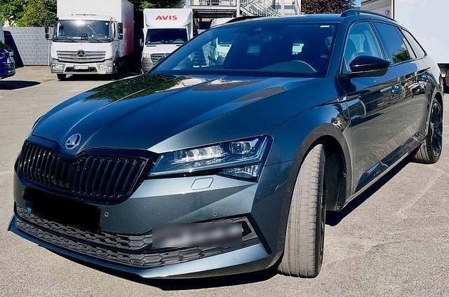 Grau Gebraucht 2020 Skoda Superb SportLine Kombi | 24.500 € (Superpreis) - Bild 1/4