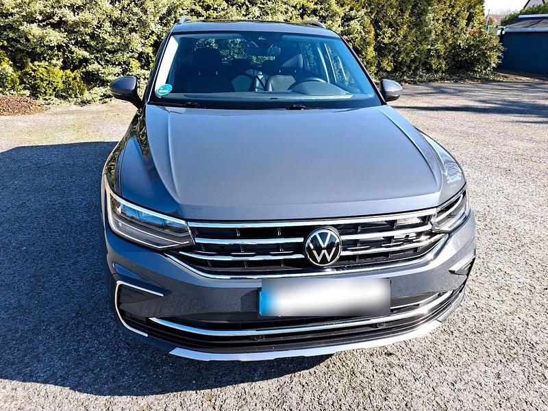 Gebraucht VW Tiguan Active 131 PS (96 kW) 2022 Grau SUV