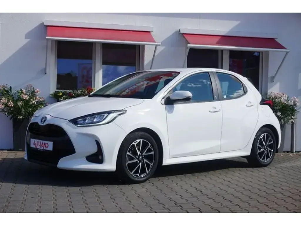 Gebraucht Toyota Yaris Team 116 PS (85 kW) 2023 Weis Kleinwagen