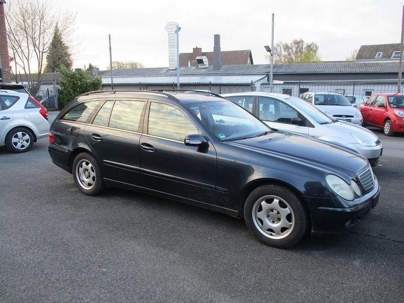 Gebraucht Mercedes E220 150 PS (110 kW) 2004 Schwarz Kombi