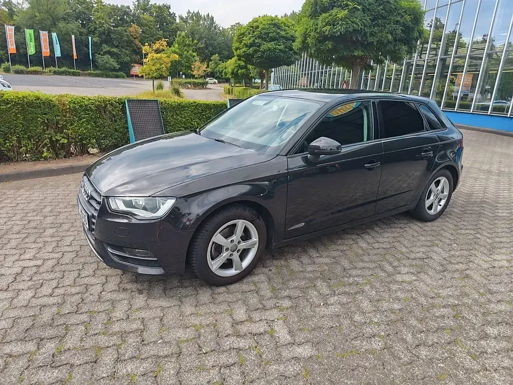 Gebraucht Audi A3 Attraction 122 PS (89 kW) 2013 Braun Limousine