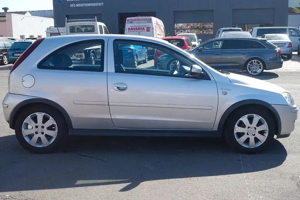 Gebraucht Opel Corsa Edition 80 PS (58 kW) 2005 Silber Kleinwagen