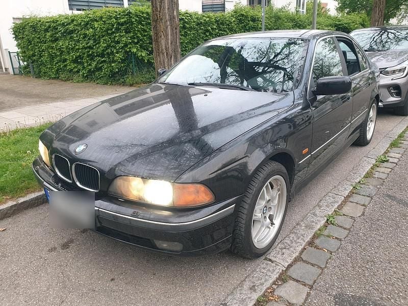 Schwarz Gebraucht 2000 BMW 520 Limousine | 1.100 € (Superpreis) - Bild 1/4