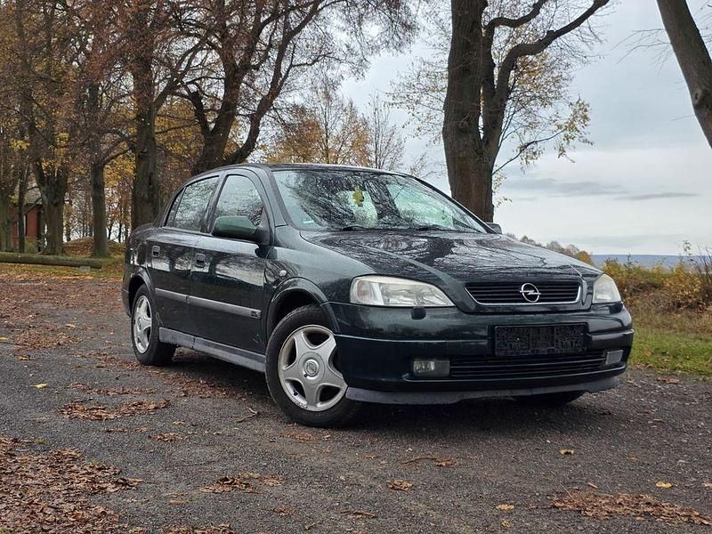 Grün Gebraucht 1999 Opel Astra Comfort Limousine | 849 € (Guter Preis) - Bild 1/4