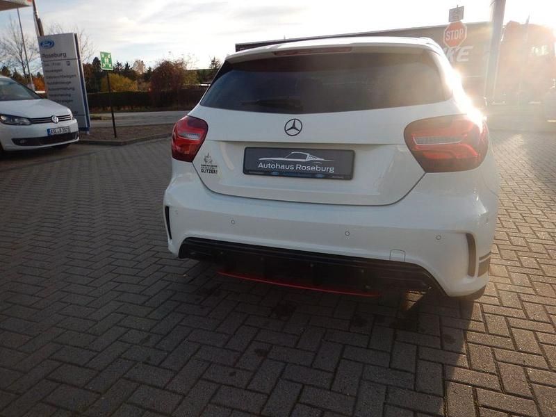 Gebraucht Mercedes A180 AMG line 122 PS (89 kW) 2017 Weiß Limousine