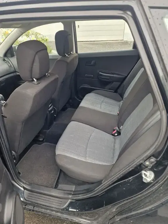 Gebraucht Kia Ceed Spirit 109 PS (80 kW) 2010 Schwarz Kleinwagen