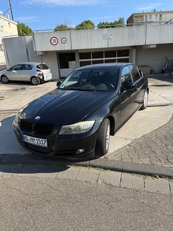 Schwarz Gebraucht 2009 BMW 318 Sport Line Limousine | 4.900 € (Fairer Preis) - Bild 1/4