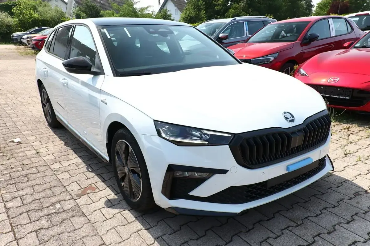 Neu Skoda Scala 150 PS (110 kW) 2026 Moon weiß perleffekt Kleinwagen