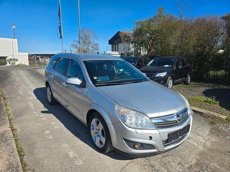 Gebraucht Opel Astra Edition 110 PS (80 kW) 2009 Silber Kombi
