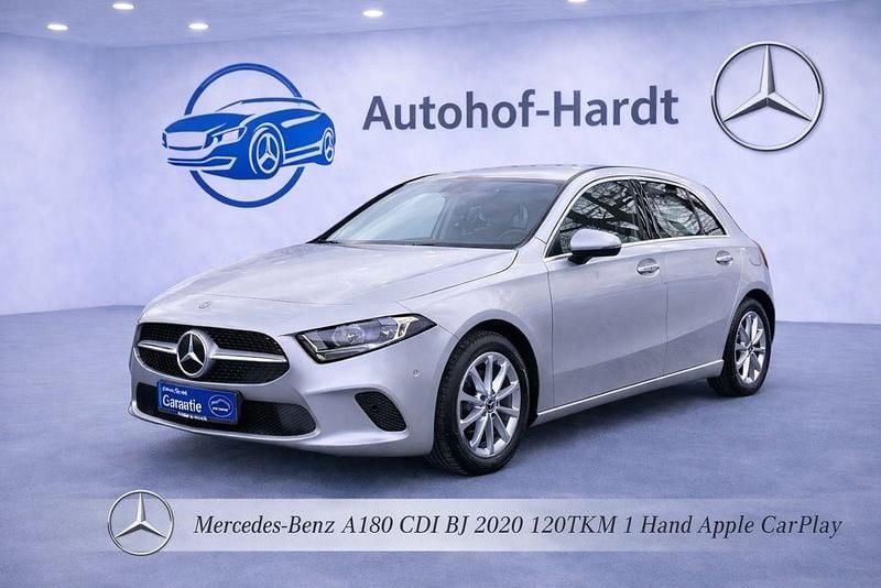 Silber Gebraucht 2020 Mercedes A180 Limousine | 14.999 € (Guter Preis) - Bild 1/4