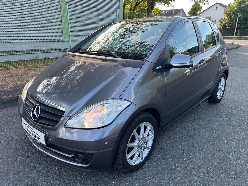 Grau Gebraucht 2009 Mercedes A180 Edition Limousine | 4.900 € (Guter Preis) - Bild 1/4