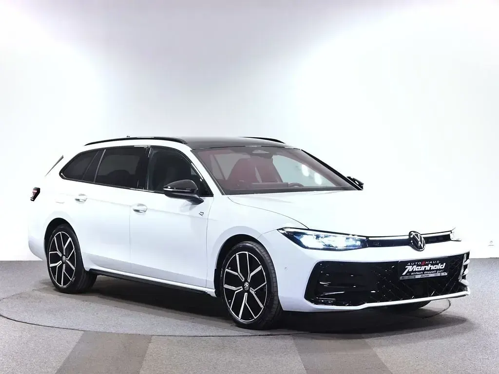 Gebraucht VW Passat R-line 150 PS (110 kW) 2024 Pure white/grenadillschwarz me Kombi