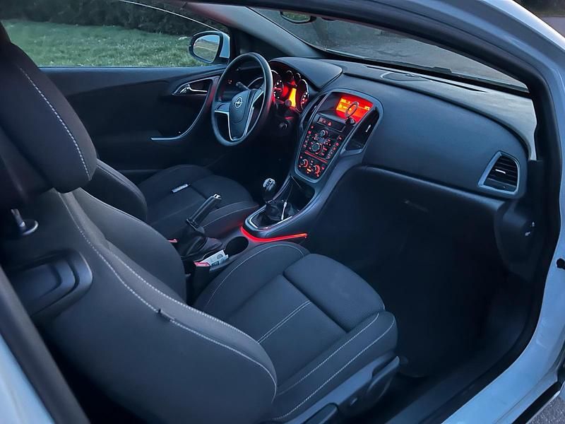 Gebraucht Opel Astra GTC OPC 179 PS (131 kW) 2012 Weiß Coupé