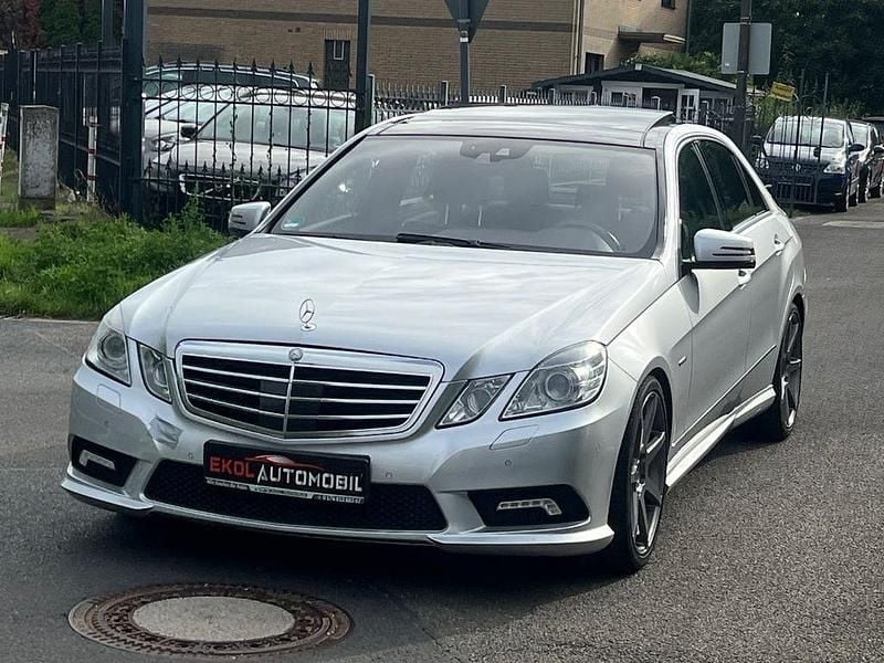 Silber Gebraucht 2009 Mercedes E500 AMG Limousine | 13.995 € (Fairer Preis) - Bild 1/4