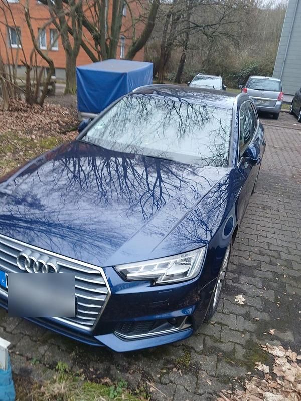Blau Gebraucht 2019 Audi A4 Kombi | 18.000 € (Etwas zu teuer) - Bild 1/4