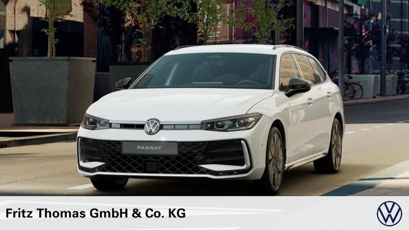 Pure white (weiß) Gebraucht 2024 VW Passat R-line Kombi | 49.950 € - Bild 1/4