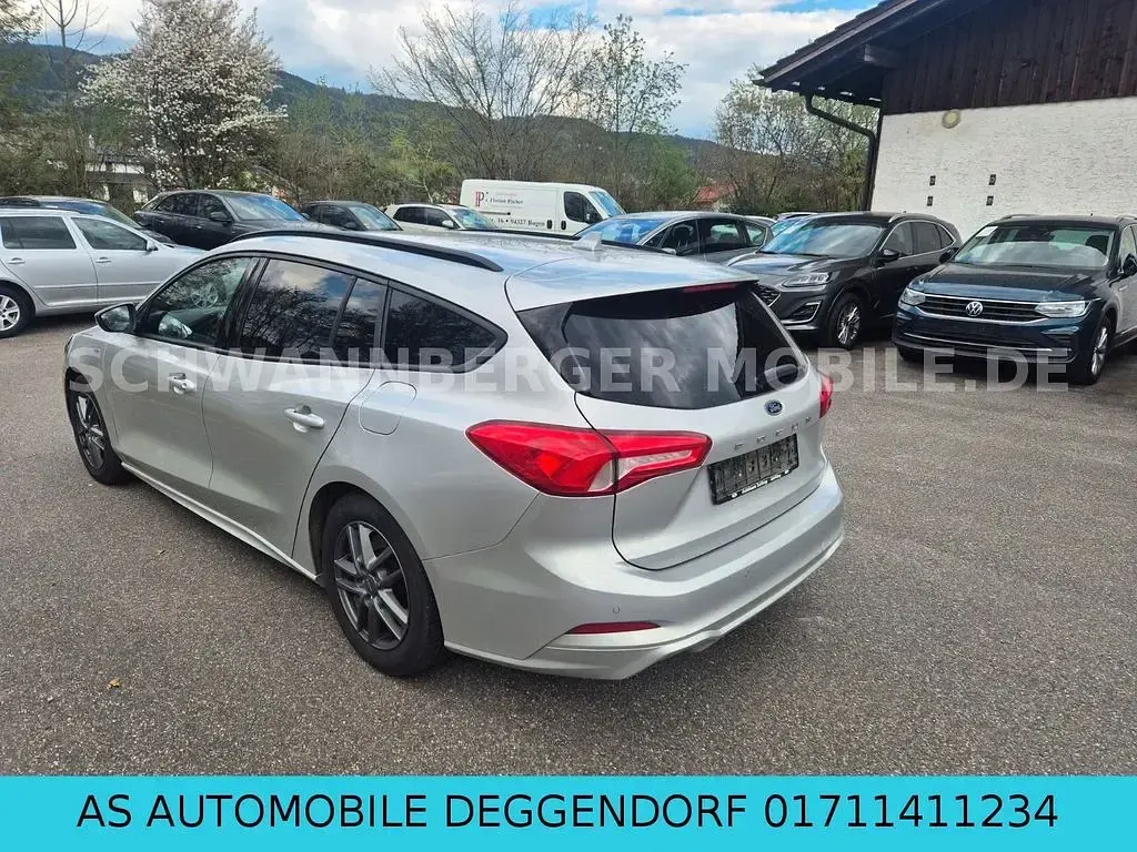 Usado Ford Focus ST-Line 120 CV (88 kW) 2020 Plateado Berlina