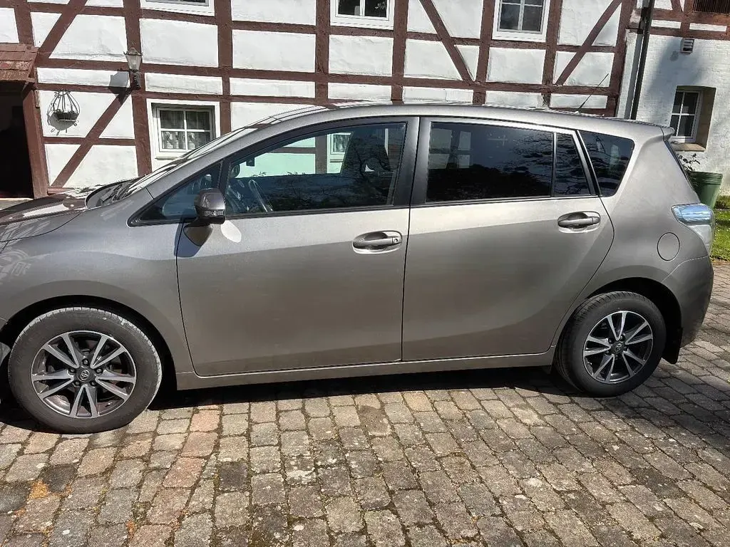 Gebraucht Toyota Verso Multidrive S 147 PS (108 kW) 2014 Braun Van / Kleinbus