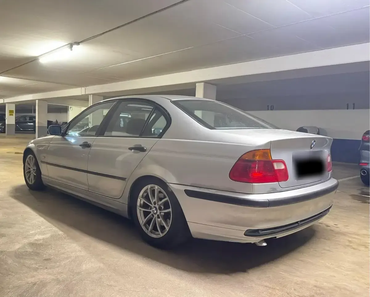 Gebraucht BMW 320 150 PS (110 kW) 2001 Silber Limousine
