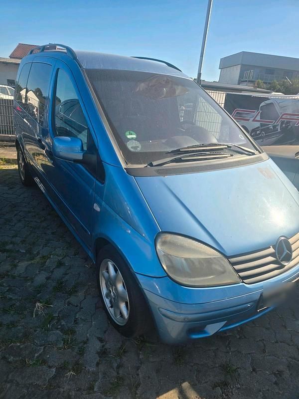 Blau Gebraucht 2002 Mercedes Vaneo Van / Kleinbus | 800 € (Fairer Preis) - Bild 1/4