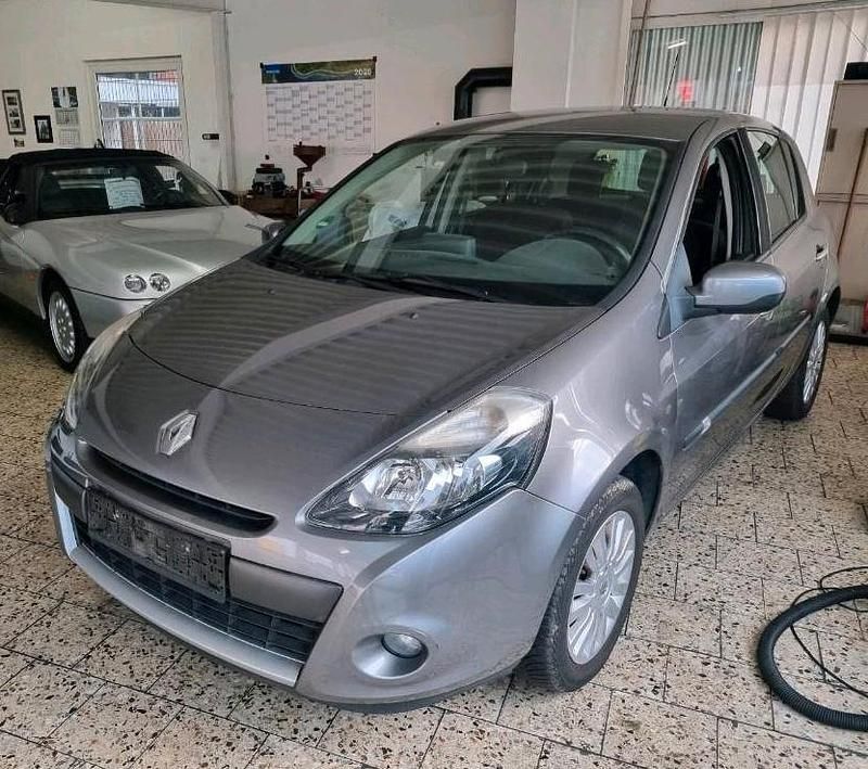 Grau Gebraucht 2011 Renault Clio II Kleinwagen | 3.750 € - Bild 1/4