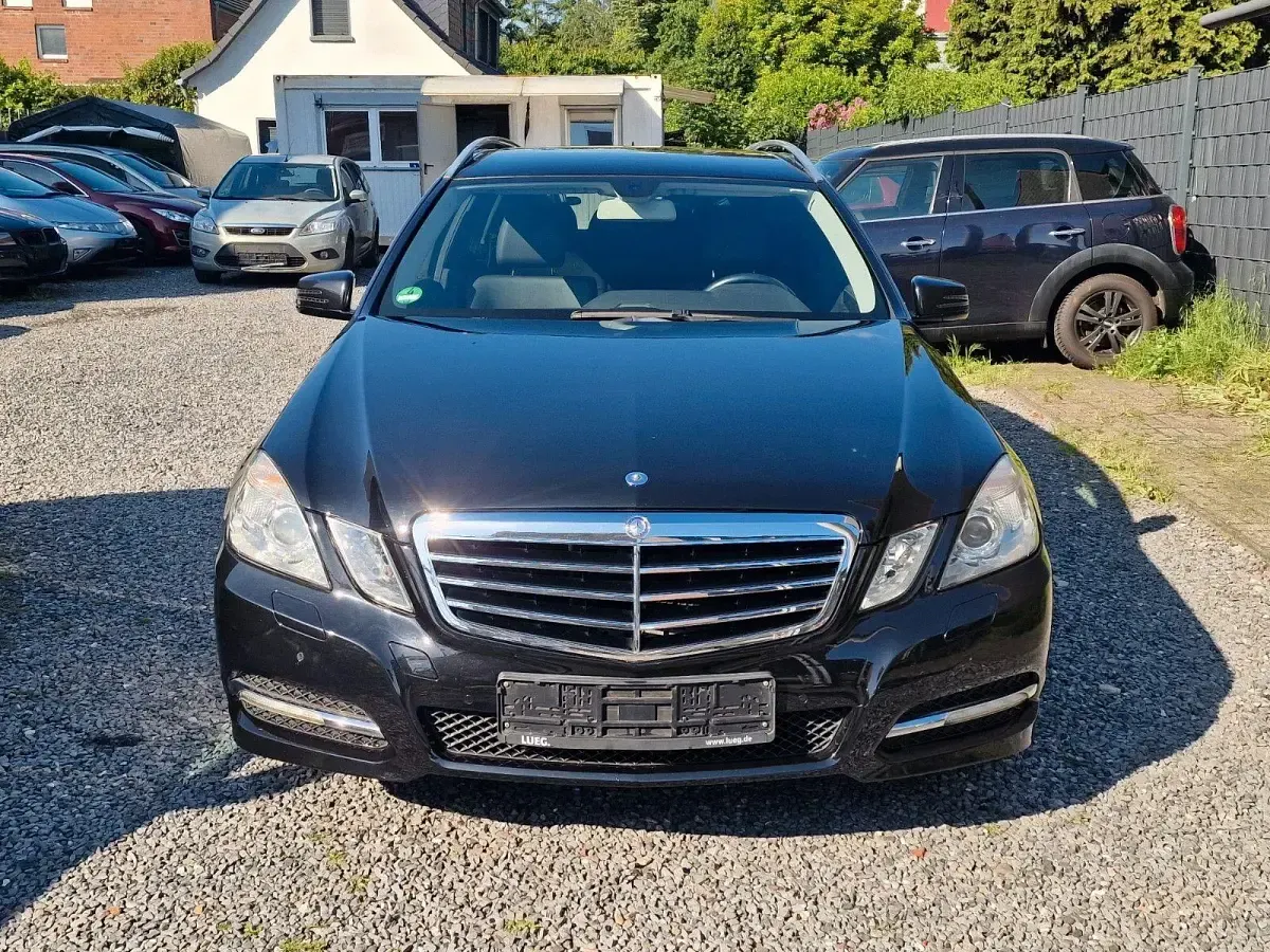 Usado Mercedes E200 Avantgarde 184 CV (135 kW) 2012 Negro Familiar