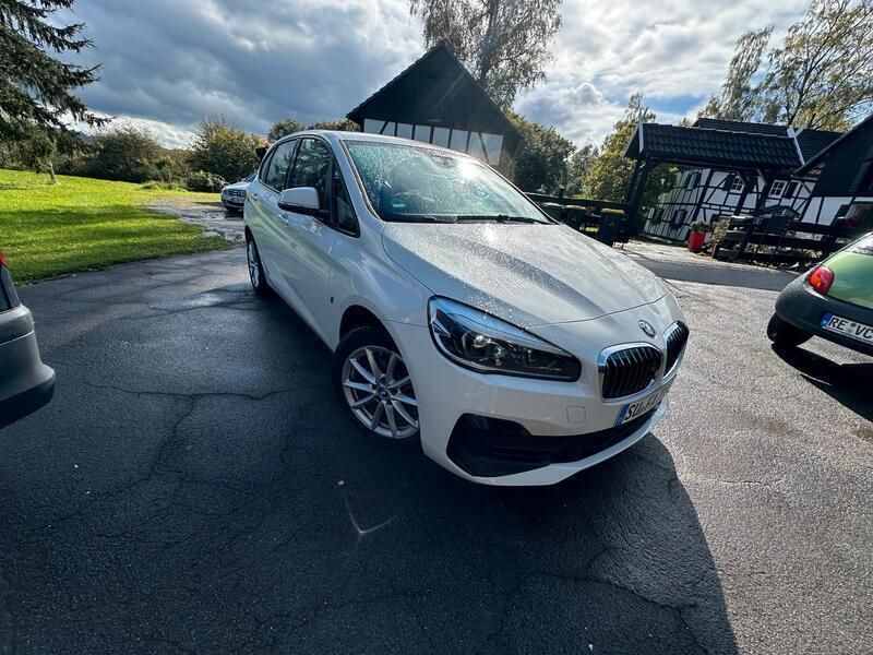 Weiß Gebraucht 2019 BMW 225 Active Tourer iPerformance Van / Kleinbus | 16.500 € - Bild 1/4