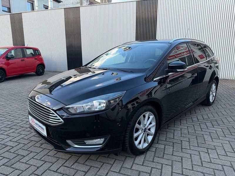 Gebraucht Ford Focus Titanium 120 PS (88 kW) 2016 Schwarz Limousine