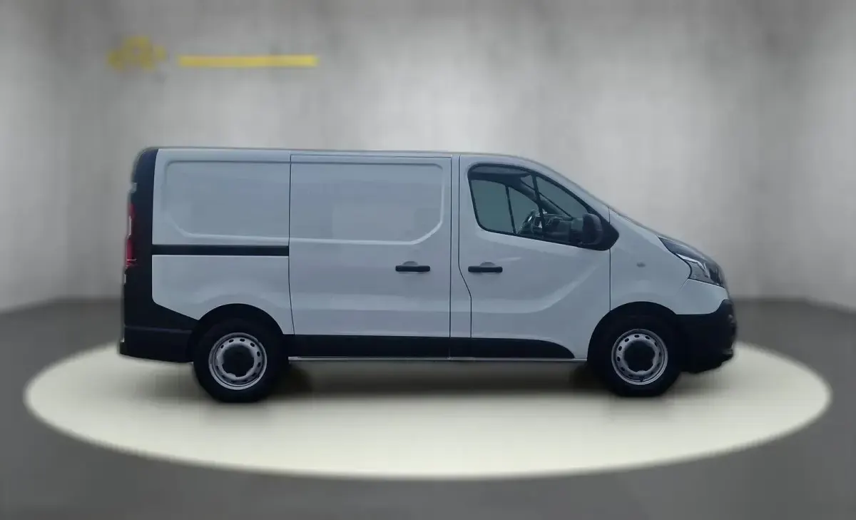 Używany Renault Trafic 120 KM (88 kW) 2021 Biały Minivan