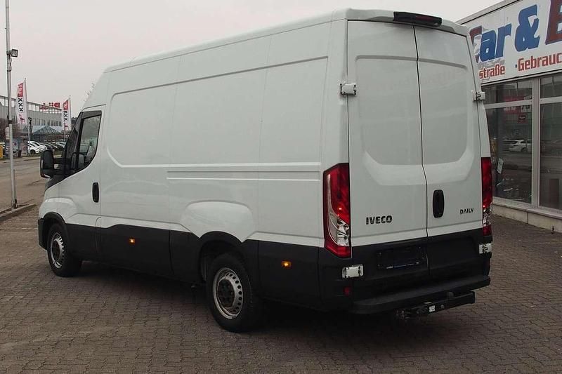 Gebraucht Iveco Daily 155 PS (114 kW) 2022 Weiß Limousine
