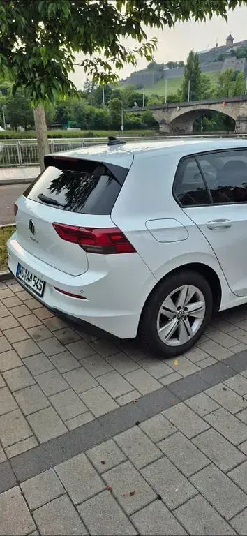 Gebraucht VW Golf VII Life 150 PS (110 kW) 2020 Weiß Limousine