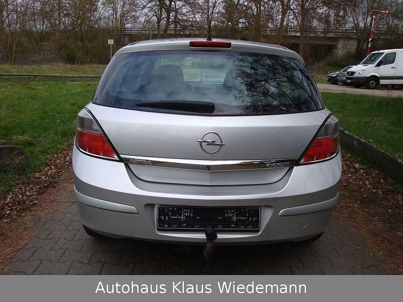 Gebraucht Opel Astra 90 PS (66 kW) 2009 Silber Limousine
