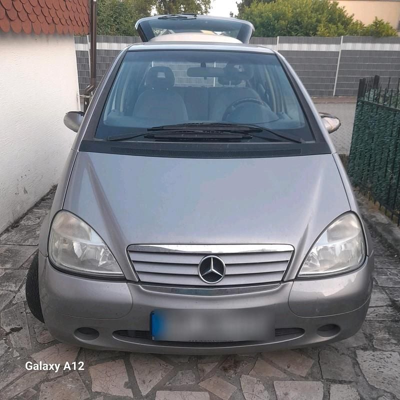 Schwarz Gebraucht 1998 Mercedes A140 Kleinwagen | 1.200 € (Fairer Preis) - Bild 1/4