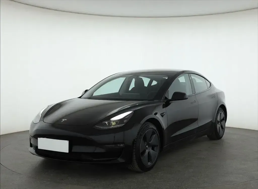 Käytetty Tesla Model 3 324 kW (441 HP) 2021 Musta Sedan