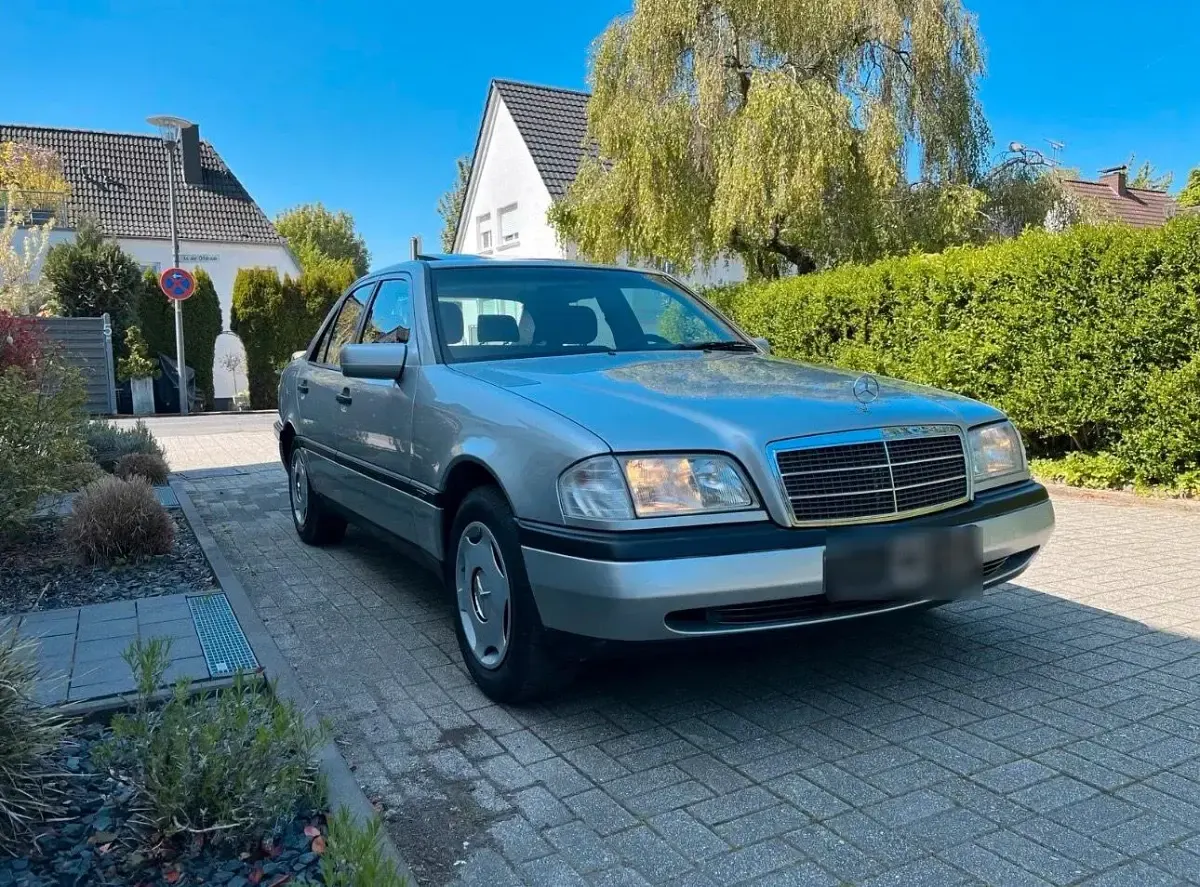 Gebraucht Mercedes C180 122 PS (89 kW) 1999 Silber Limousine